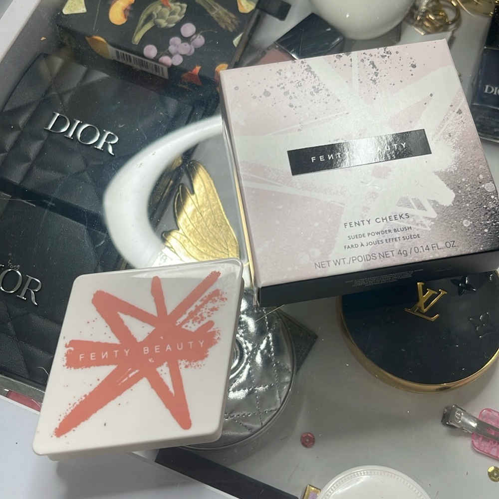 Fenty Beauty Bakin cakez Fenty Cheeks Suede Powder Blush